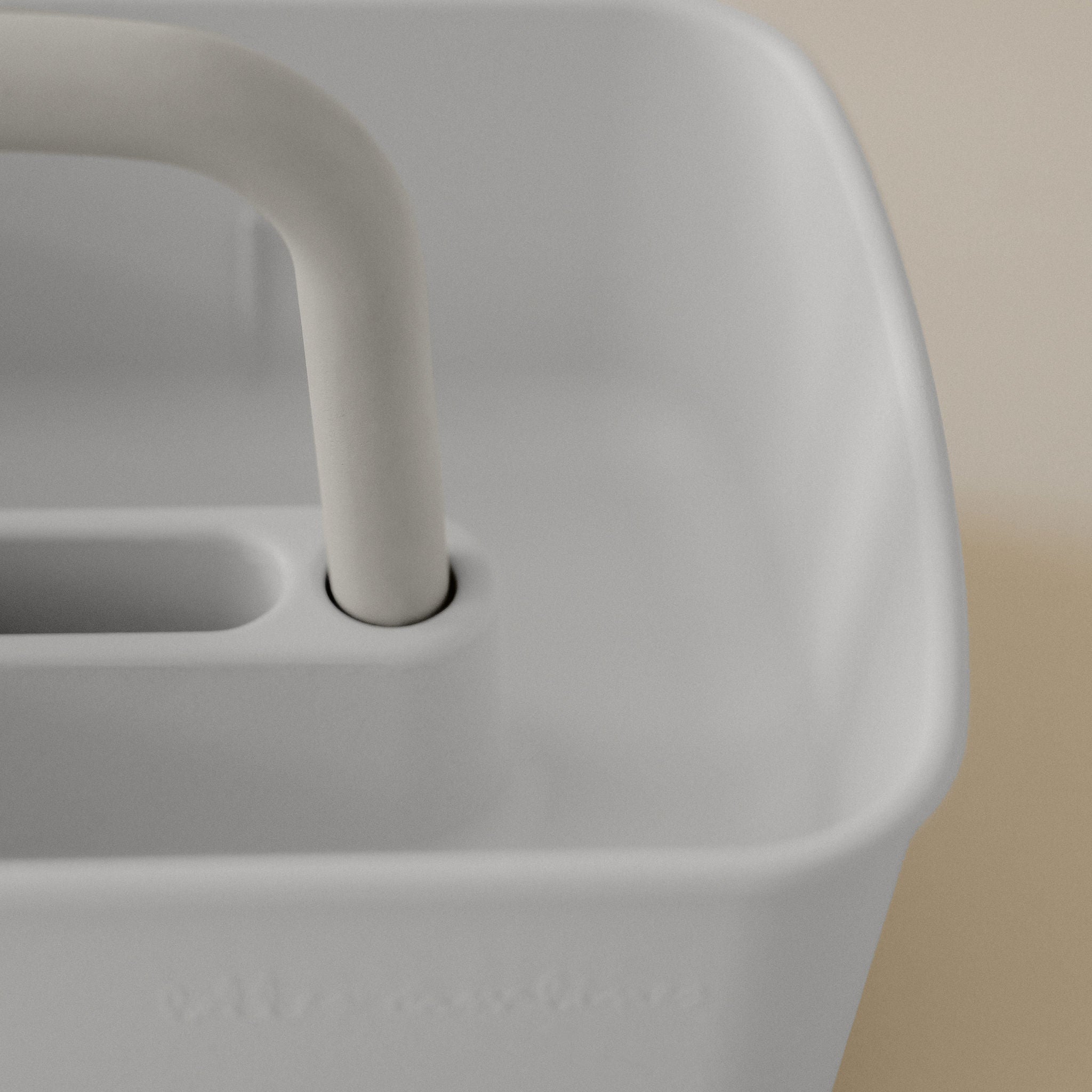 Leo storage bin