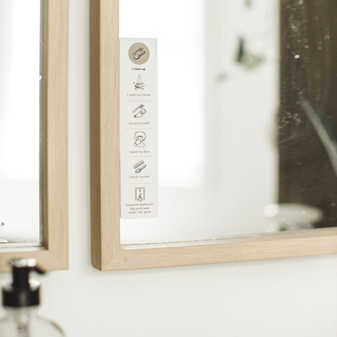 English version of the I clean up little steps put on a mirror by les Belles Combines