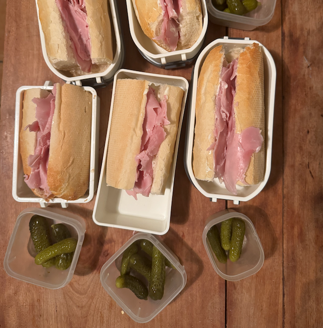 Sandwich baguette jambon blanc pour la boîte à lunch