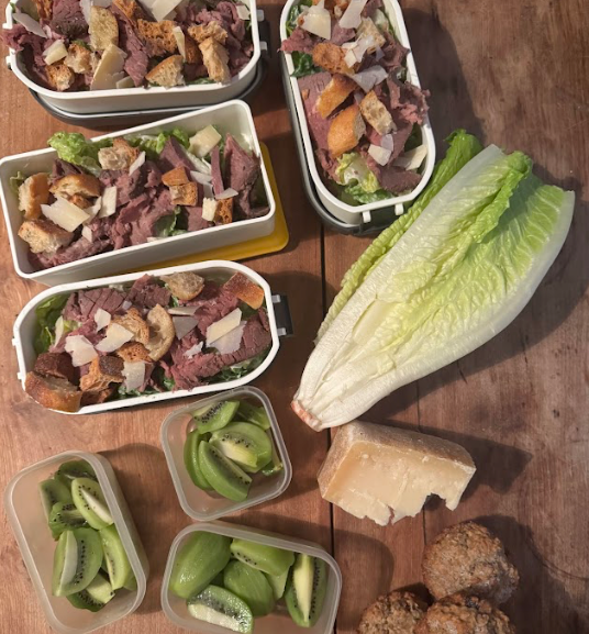 Salade césar au steak pour boîte à lunch