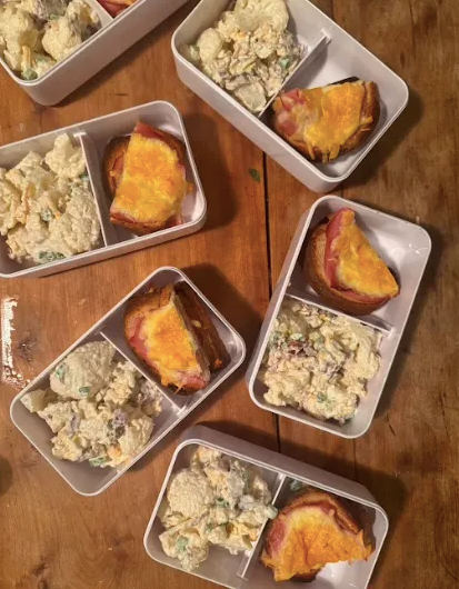 Croque monsieur et salade de chou-fleur pour boîte à lunch (