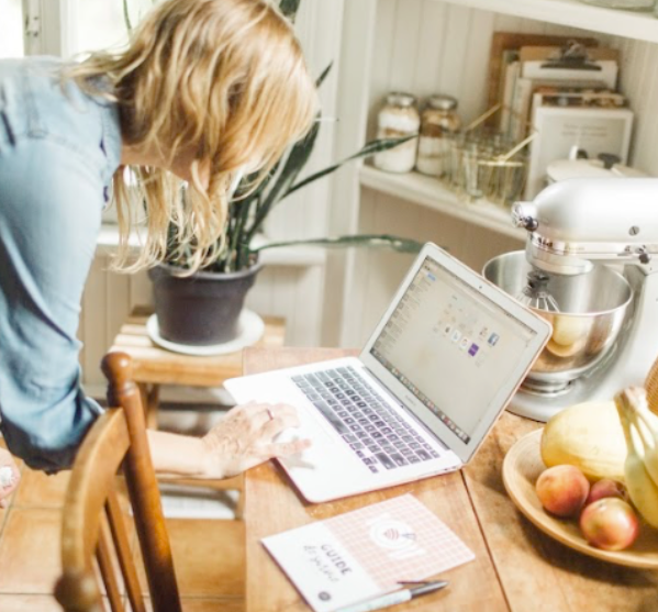Réinventer l’organisation familiale : quand le numérique complète (sans remplacer) les méthodes traditionnelles