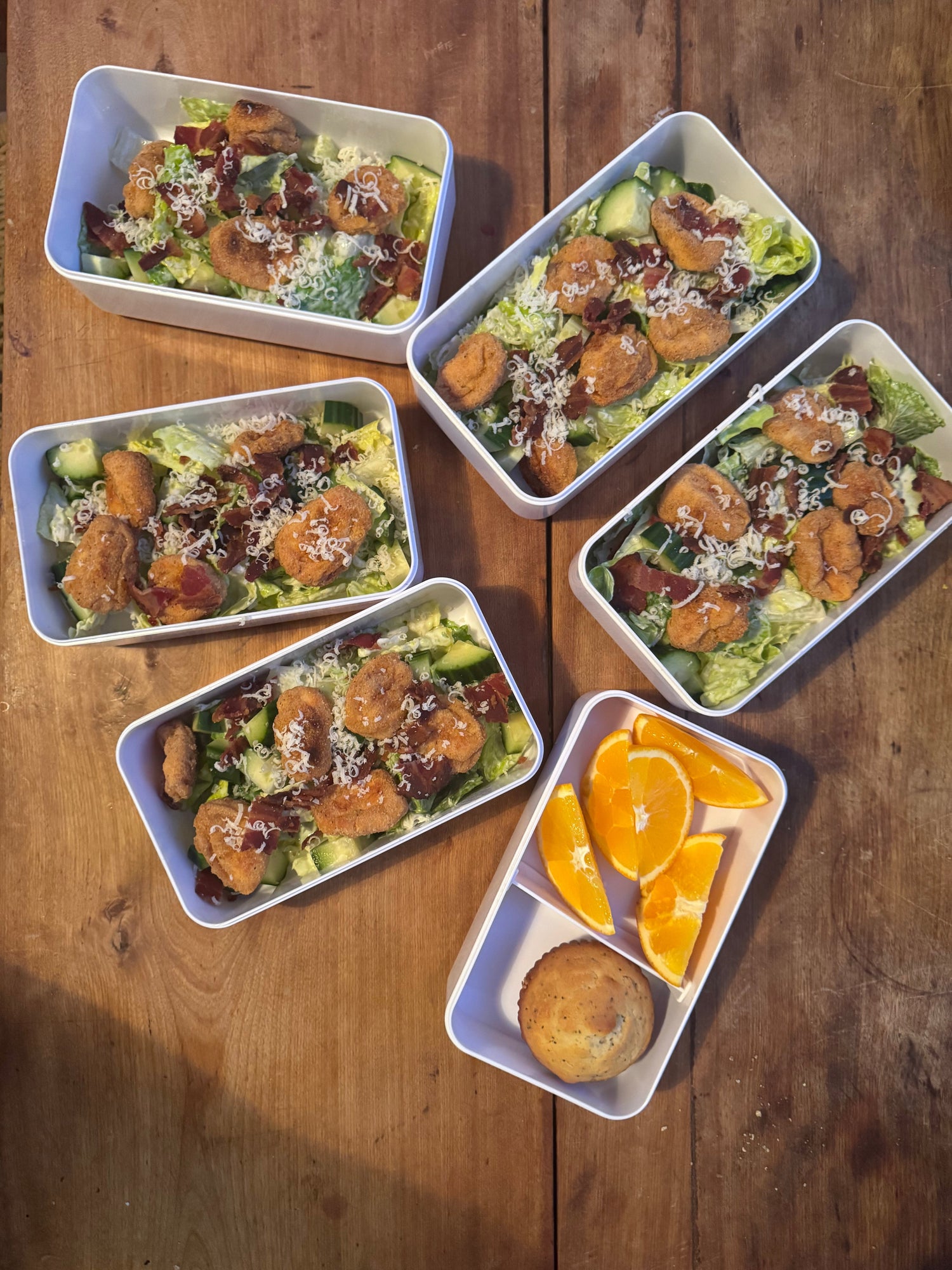 Salade césar au poulet pop corn pour la boîte à lunch