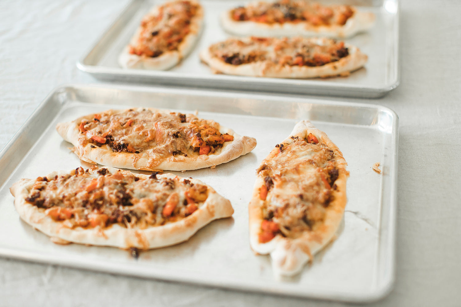 Pide pizza au bœuf et aux légumes