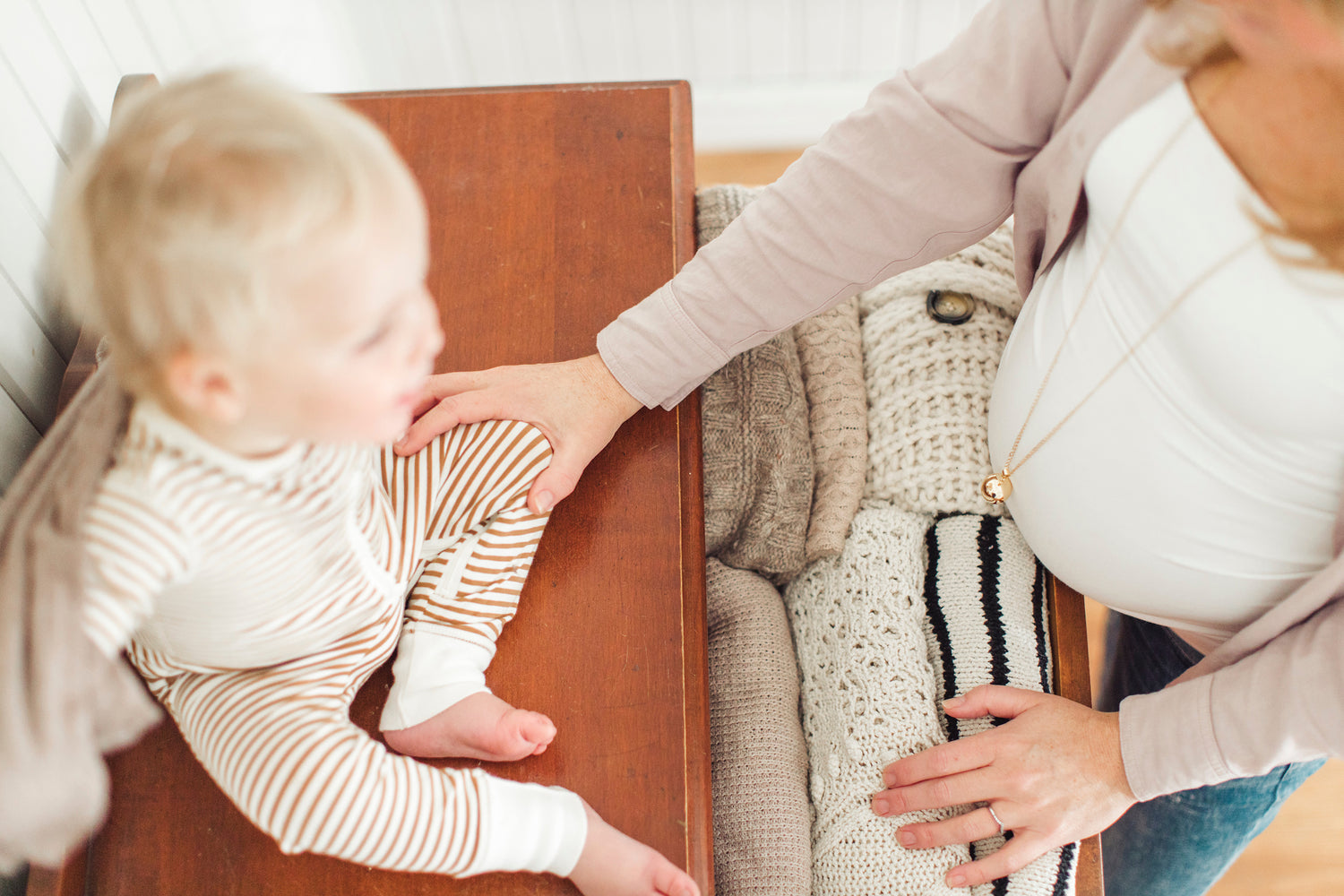 Méthode pas à pas pour le rangement des vêtements d'hiver