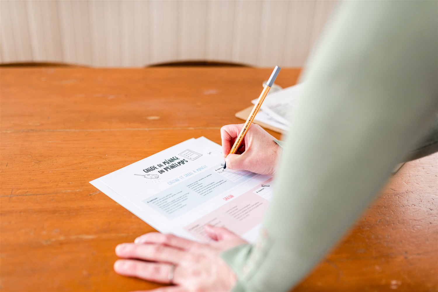 Ménage du printemps et planification des dépenses habitation en cinq étapes faciles