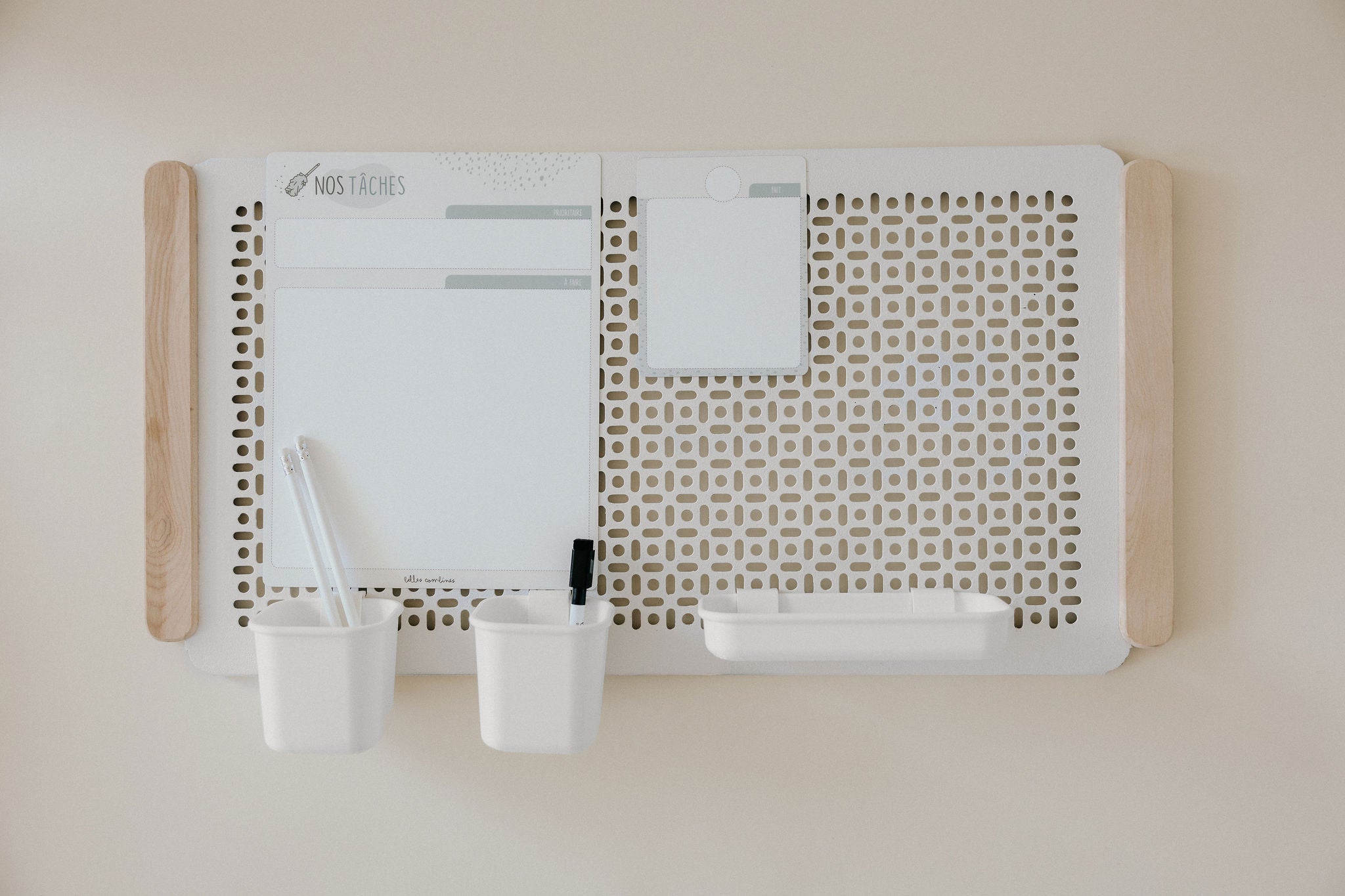 Laurel magnetic board